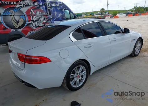 2019 Jaguar Xe 25T Premium из США, поврежденный, VIN SAJAD4FX0KCP50800